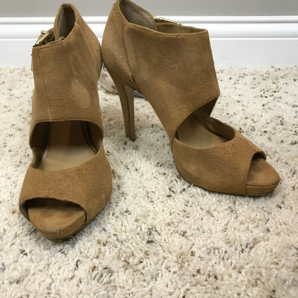 Nine West Sz 7 Suede heels